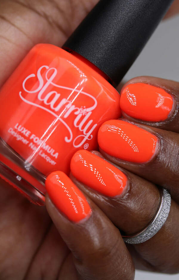 Nail polish swatch / manicure of shade Starrily Neon (Ne)