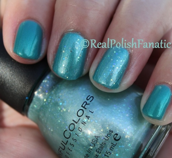 Nail polish swatch / manicure of shade Sinful Colors Snow and Teal