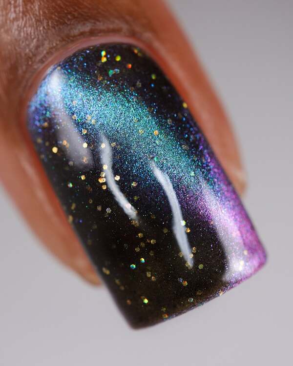 Nail polish swatch / manicure of shade Mooncat Millenia