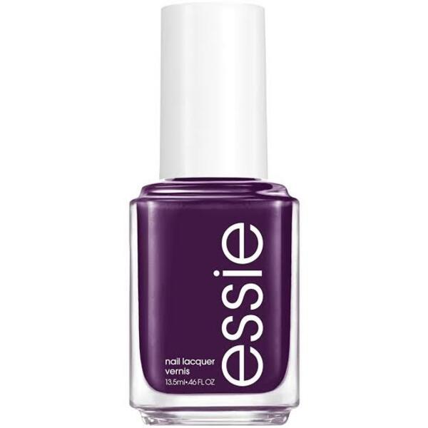 Nail polish swatch / manicure of shade essie Underground Ball