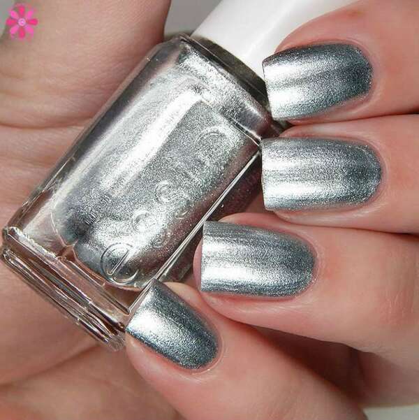 Nail polish swatch / manicure of shade essie Après-Chic