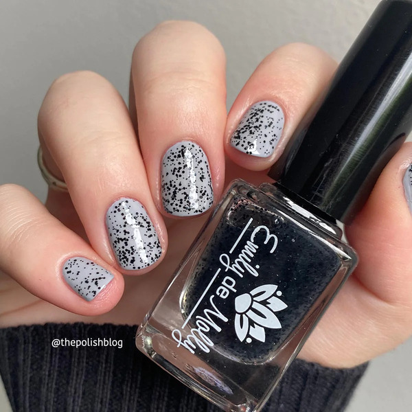 Nail polish swatch / manicure of shade Emily de Molly Black the Night