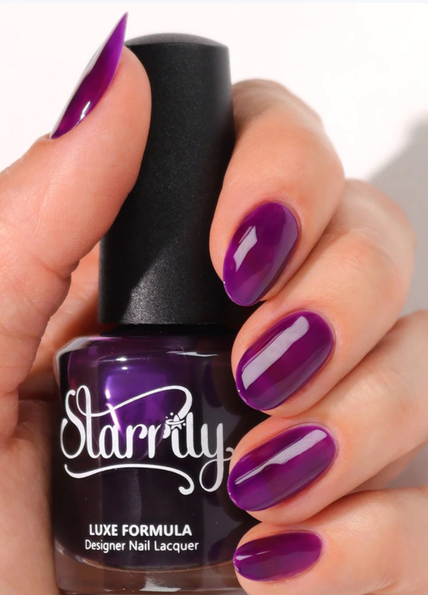 Nail polish swatch / manicure of shade Starrily Crown Jelly