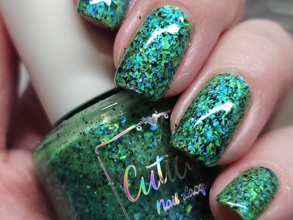 Nail polish swatch / manicure of shade Cuticula Battle of the Boxes