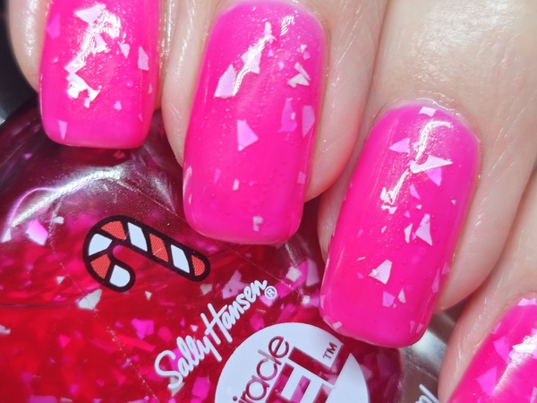 Nail polish swatch / manicure of shade Sally Hansen Peppermint To Be