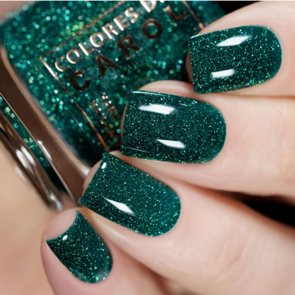 Nail polish swatch / manicure of shade Colores de Carol Glowing Forest