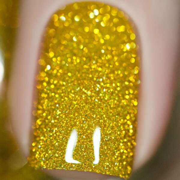 Nail polish swatch / manicure of shade Colores de Carol Fireflies