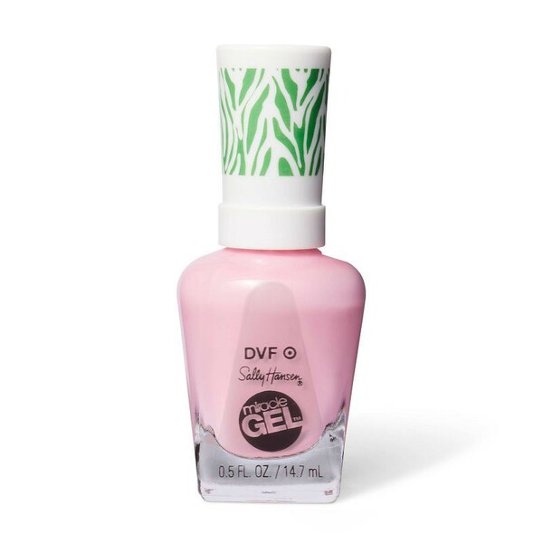 Nail polish swatch / manicure of shade Sally Hansen Ballet pink