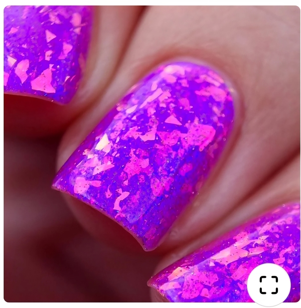Nail polish swatch / manicure of shade Vanessa Molina Heart and Soul