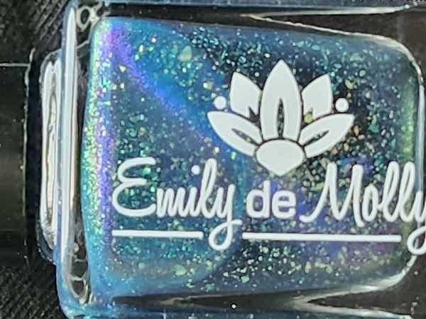 Nail polish swatch / manicure of shade Emily de Molly I'll Be The One