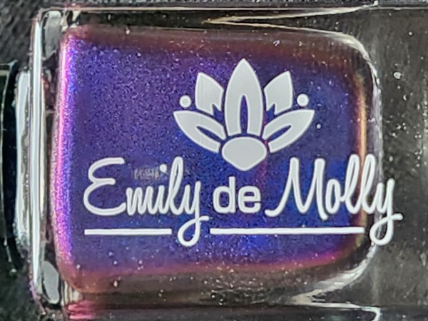 Nail polish swatch / manicure of shade Emily de Molly Peacock Ore
