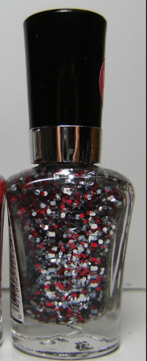 Nail polish swatch / manicure of shade wet n wild Club cabaret