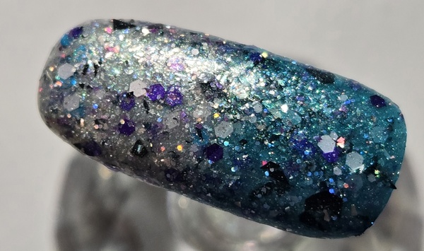 Nail polish swatch / manicure of shade Crystal Knockout Source