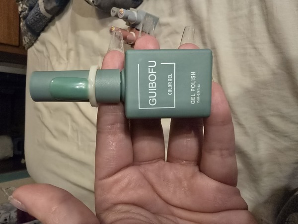 Nail polish swatch / manicure of shade Guibofu 016