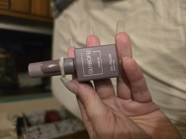 Nail polish swatch / manicure of shade Guibofu 011