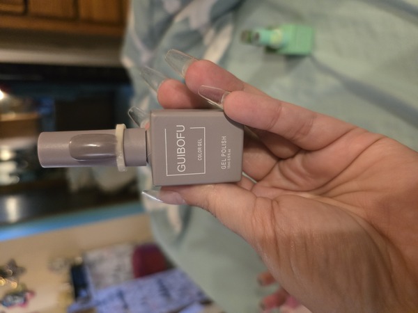 Nail polish swatch / manicure of shade Guibofu 083