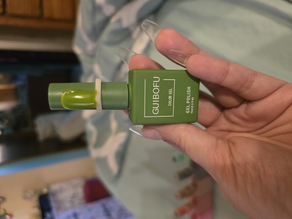 Nail polish swatch / manicure of shade Guibofu 088