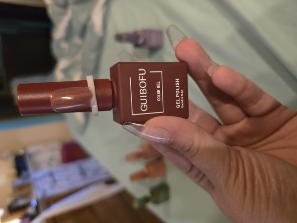 Nail polish swatch / manicure of shade Guibofu 118