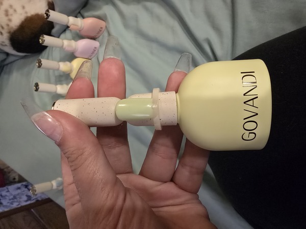 Nail polish swatch / manicure of shade Govandi 002