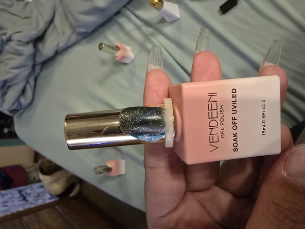 Nail polish swatch / manicure of shade Vendeeni 3
