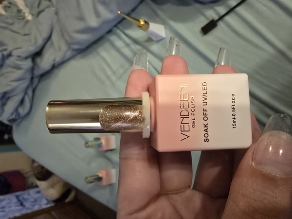 Nail polish swatch / manicure of shade Vendeeni 4