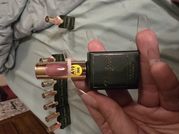 Nail polish swatch / manicure of shade Vendeeni 8