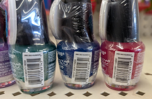 Nail polish swatch / manicure of shade L.A. Colors Sour Power