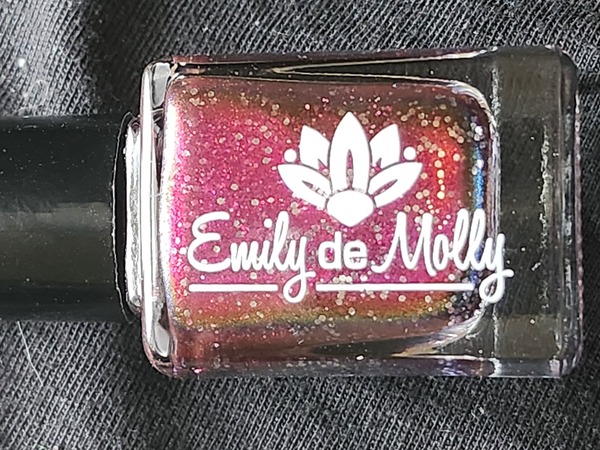 Nail polish swatch / manicure of shade Emily de Molly Dead As A Doornail