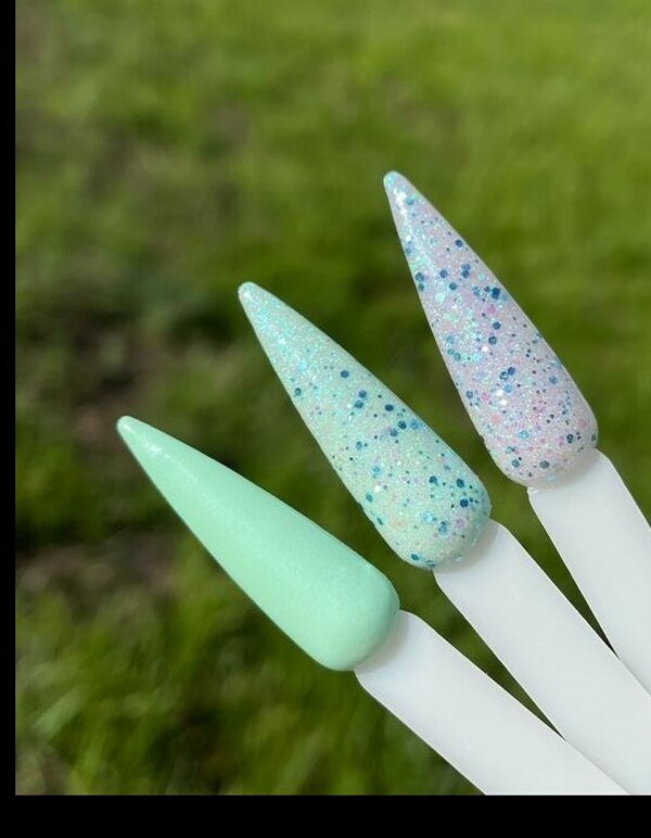 Nail polish swatch / manicure of shade Revel Revelist Club 2025 May 2