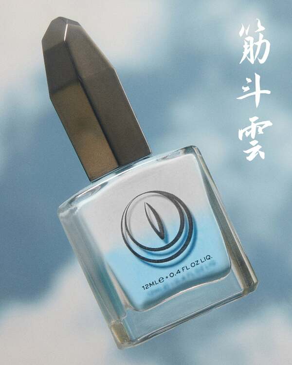 Nail polish swatch / manicure of shade Mooncat Flying nimbus