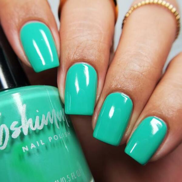 Nail polish swatch / manicure of shade KBShimmer It Comes In Waves