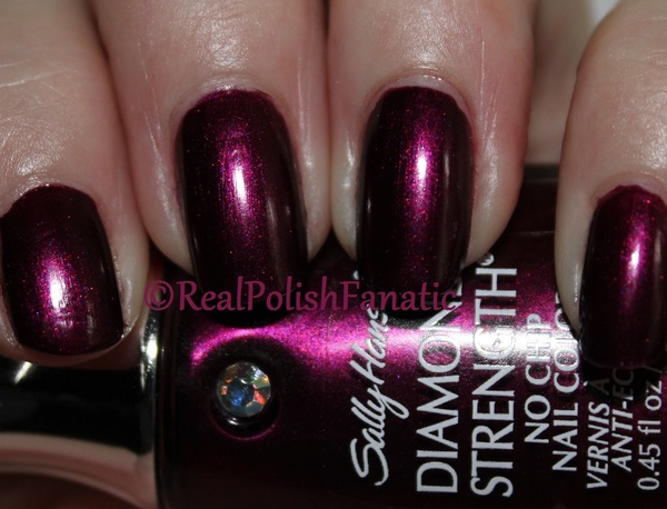 Nail polish swatch / manicure of shade Sally Hansen Save The Date