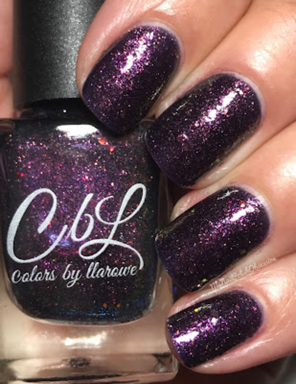 Nail polish swatch / manicure of shade Colors by Llarowe It's a Gift