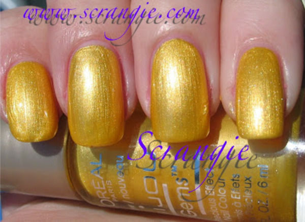 Nail polish swatch / manicure of shade L'Oréal B. Outrageous