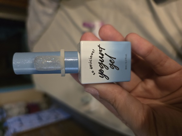 Nail polish swatch / manicure of shade Yogurt nails Glitter 11