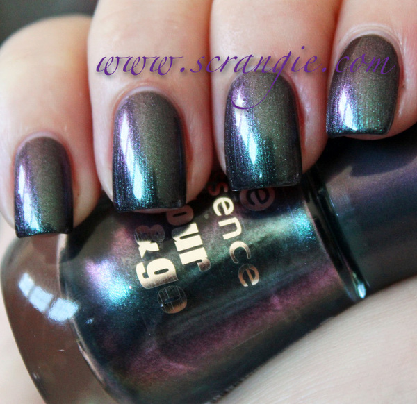 Nail polish swatch / manicure of shade essence Chic Reloaded