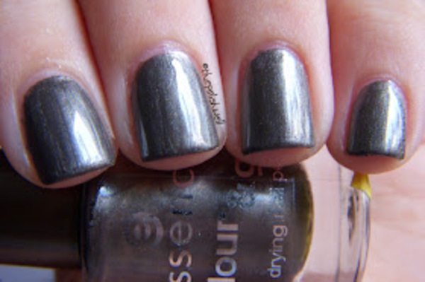 Nail polish swatch / manicure of shade essence Date With the Night