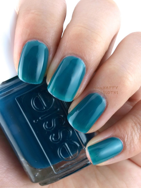 Nail polish swatch / manicure of shade essie Point of Blue