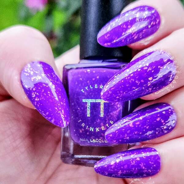 Nail polish swatch / manicure of shade Tyler's Trinkets Gigi Gumdrop