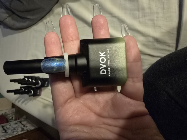 Nail polish swatch / manicure of shade Dvok Dm32