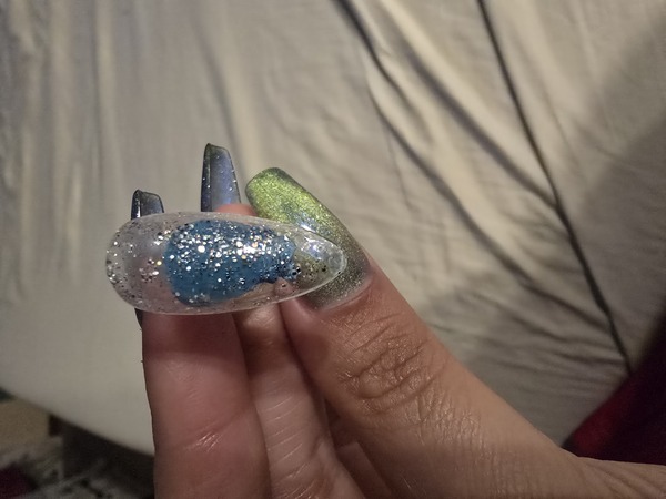 Nail polish swatch / manicure of shade Doi Twinkle