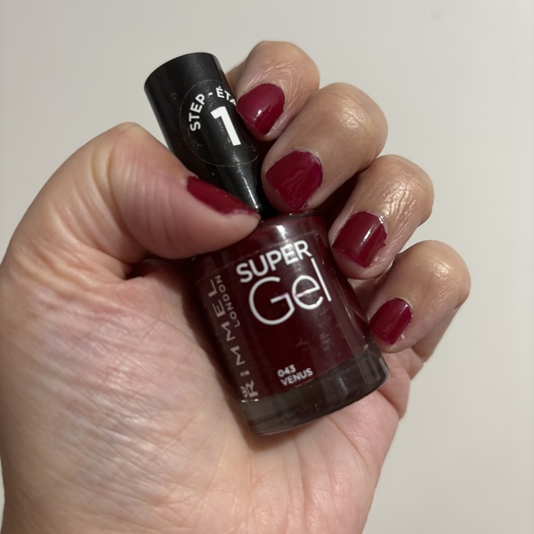 Nail polish swatch / manicure of shade Rimmel Venus