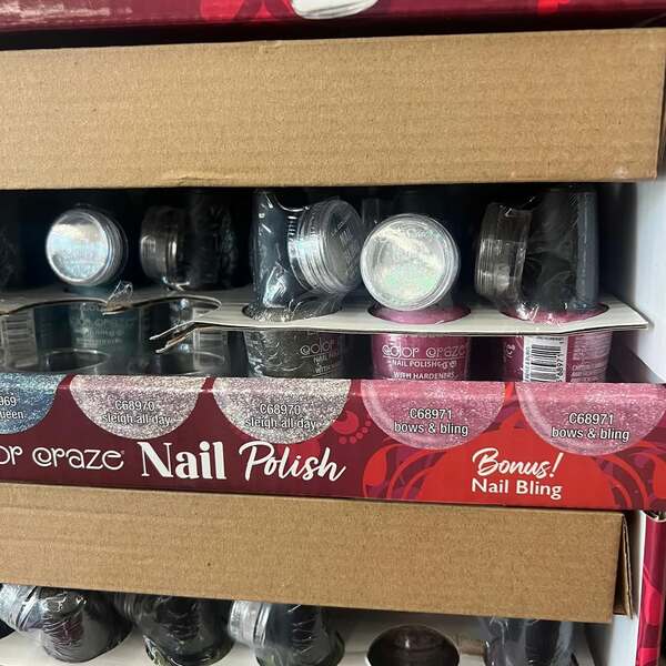 Nail polish swatch / manicure of shade LA Colors Color Craze Bows and Bling