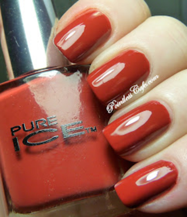 Nail polish swatch / manicure of shade Pure Ice En Vogue