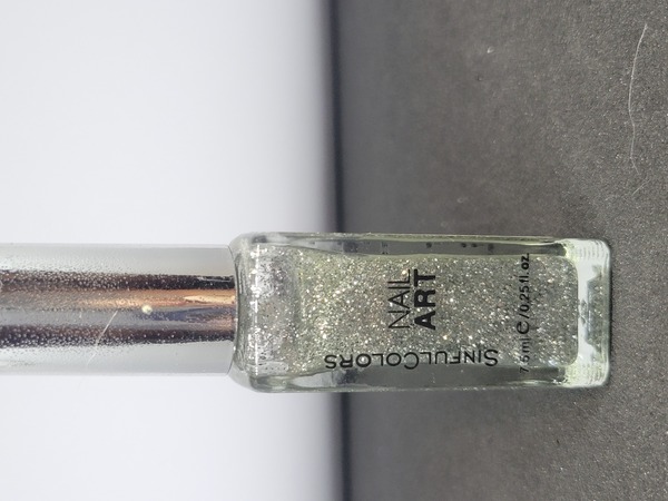 Nail polish swatch / manicure of shade Sinful Colors Fashionista