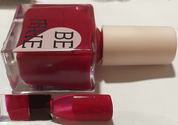 Nail polish swatch / manicure of shade NCLA Friends