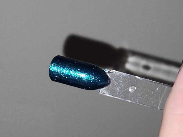 Nail polish swatch / manicure of shade Emily de Molly LE 392