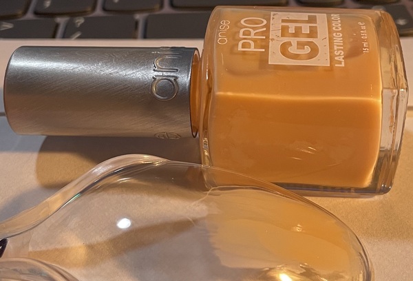 Nail polish swatch / manicure of shade Anise Keep Blushing