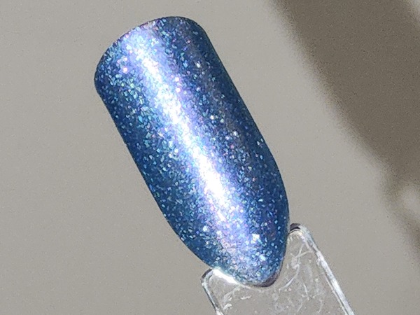 Nail polish swatch / manicure of shade Emily de Molly Thin Ice