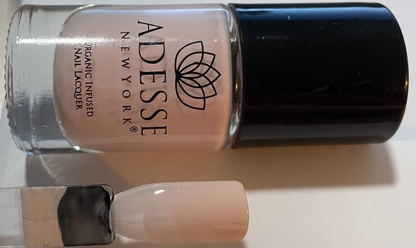 Nail polish swatch / manicure of shade Adesse Bellini